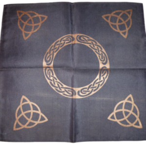Nappe d’autel noir avec pentagramme doré